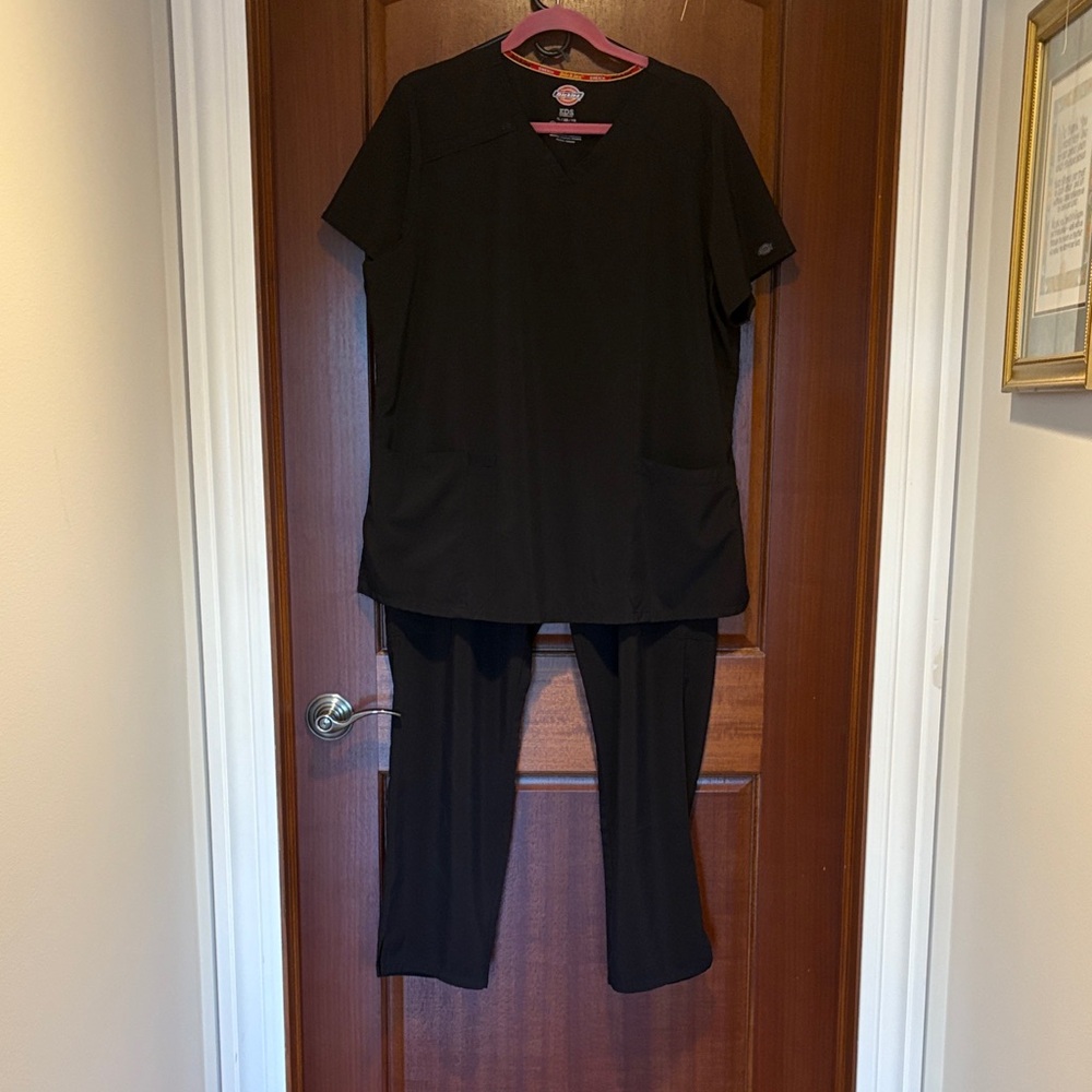 Dickies Black Women's Scrub Set